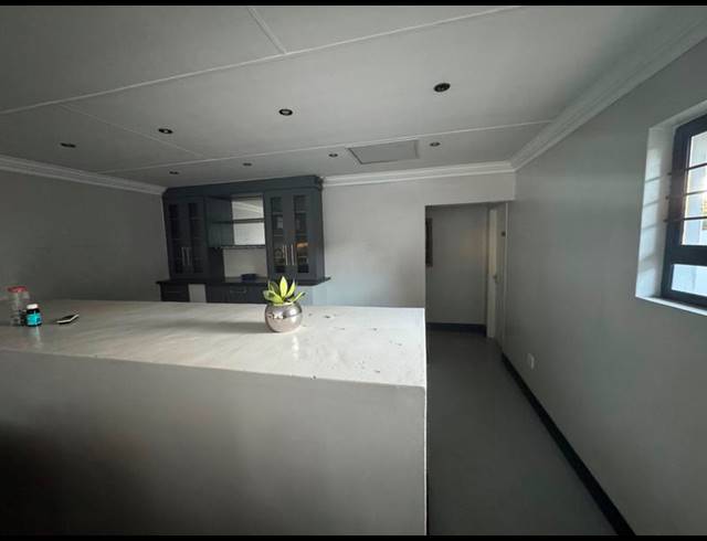 5 BEDROOM HOUSE FOR SALE IN CLUBVILLE